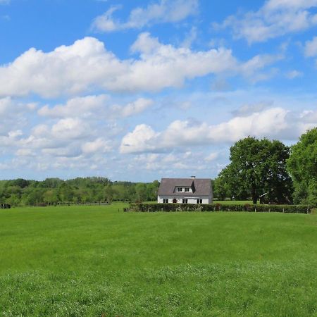 La Maison Aux Pignons Verts La Chapelle-Saint-Aubert Екстер'єр фото