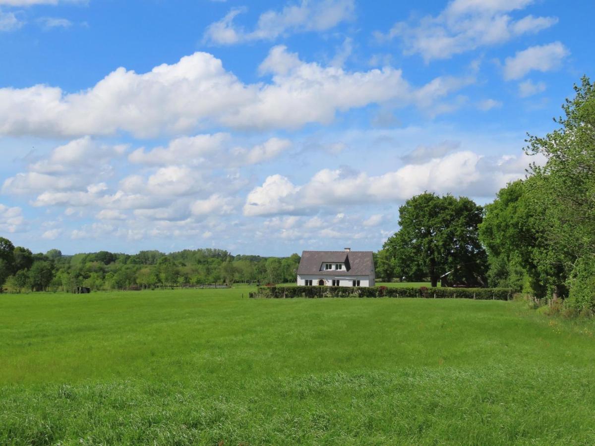 La Maison Aux Pignons Verts La Chapelle-Saint-Aubert Екстер'єр фото